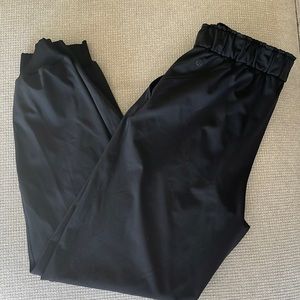 Black lulu lemon joggers
